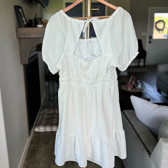 Maurices White Back Keyhole Puff Sleeve Mini Dress with Smocked Waist - Large - Picture 4 of 9